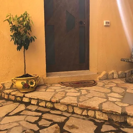 Holiday home Casetta Bergamotto